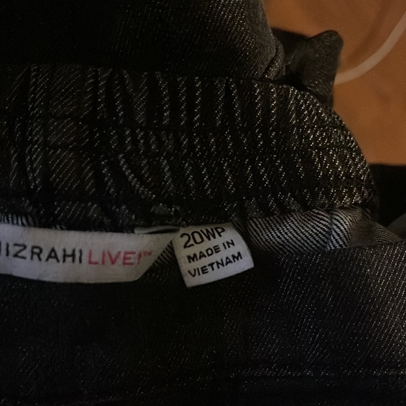 12. Isaac Mizrahi Live 20WP denim Jean capris - Picture 3 of 6